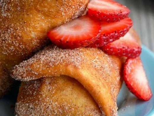 Chimichangas dulces de fresas y nata ¡postre fácil y rápido